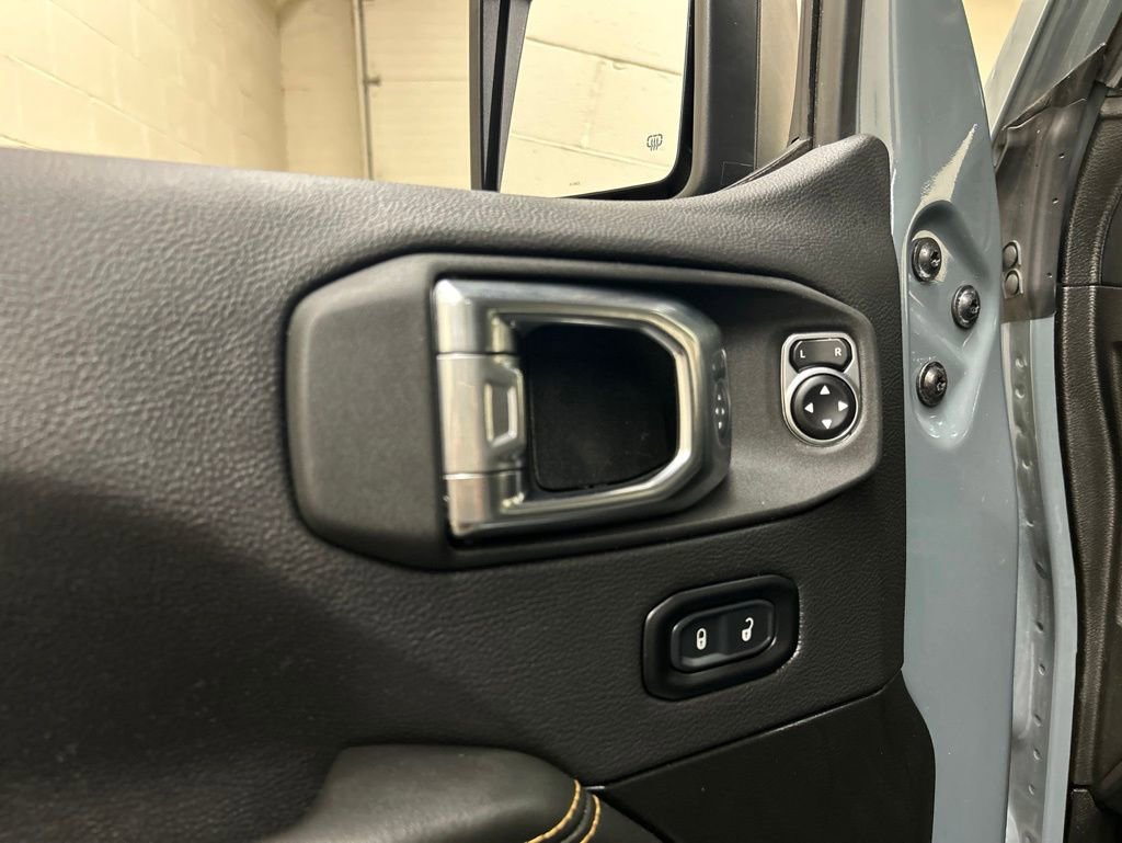 Used 2025 Jeep Wrangler Unlimited Sahara AWD/4WD image 21