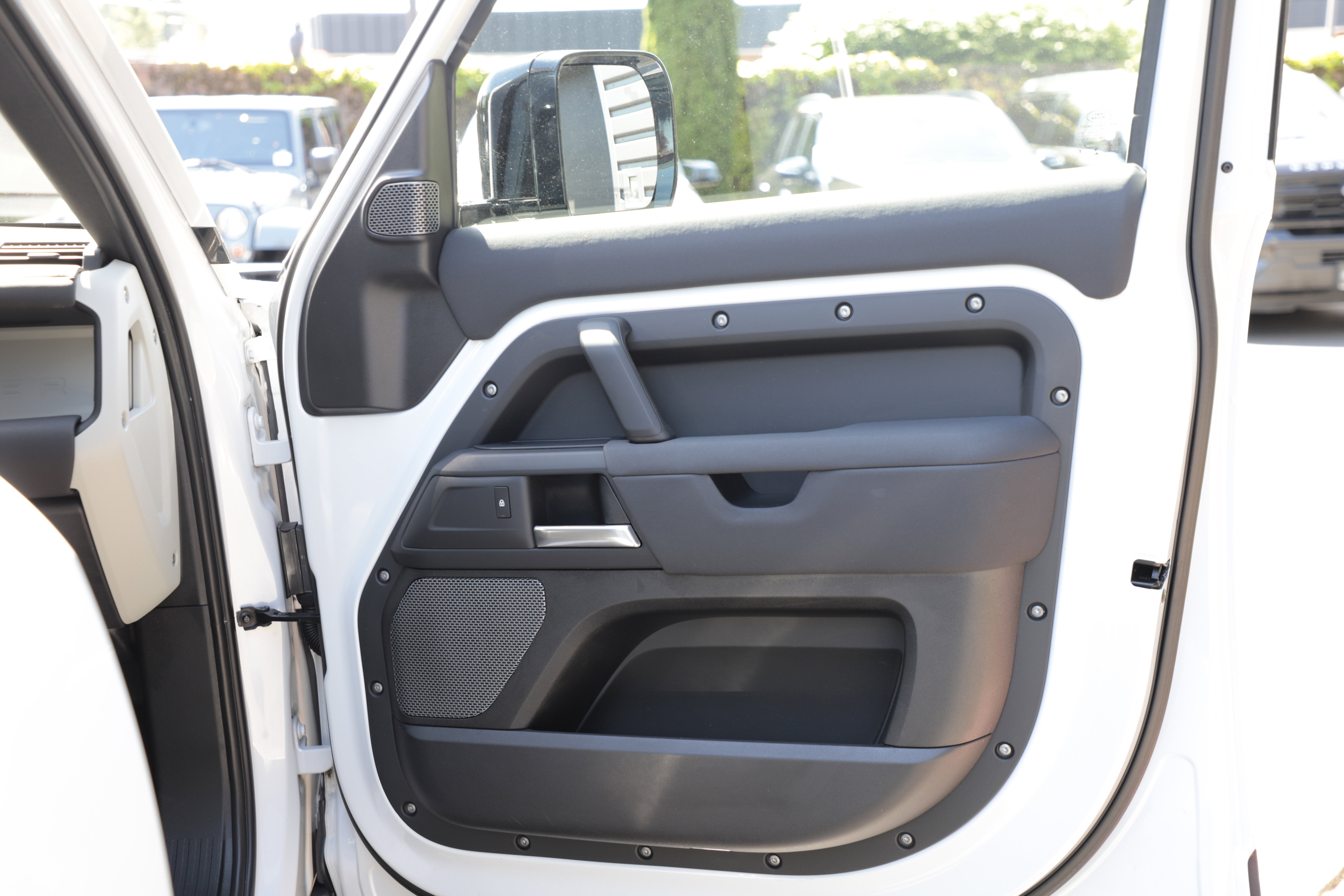 Used 2022 Land Rover Defender 110 AWD/4WD image 9