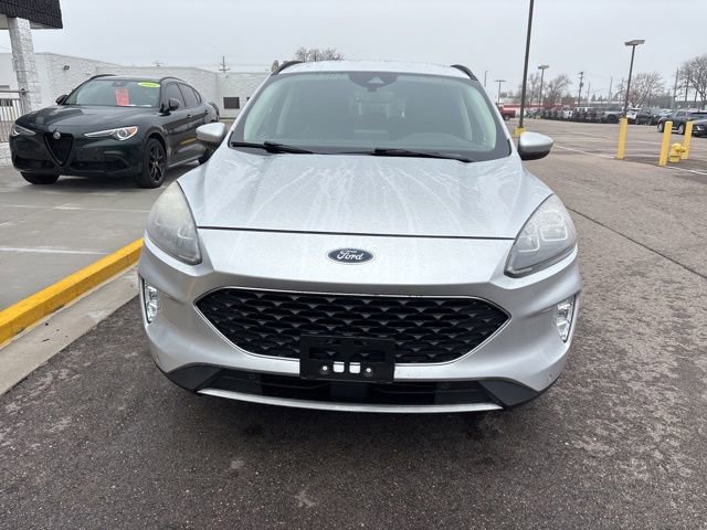 Used 2020 Ford Escape Titanium image 3