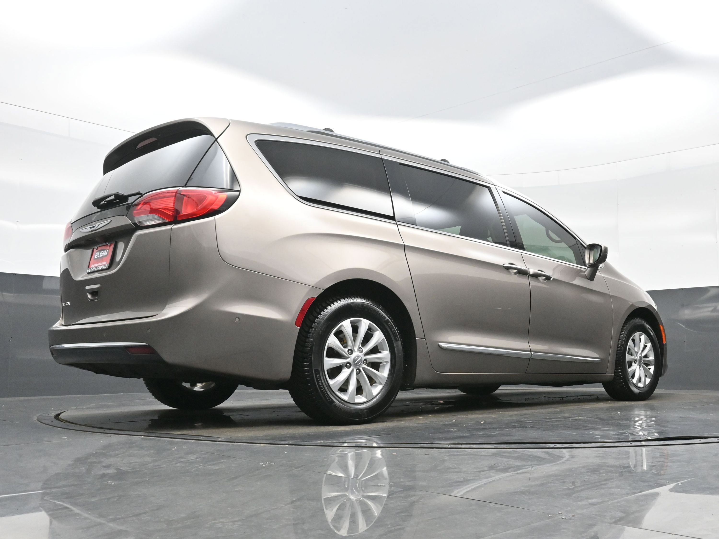 Used 2018 Chrysler Pacifica Touring-L Plus w/ Advanced Safetytec Group FWD image 33