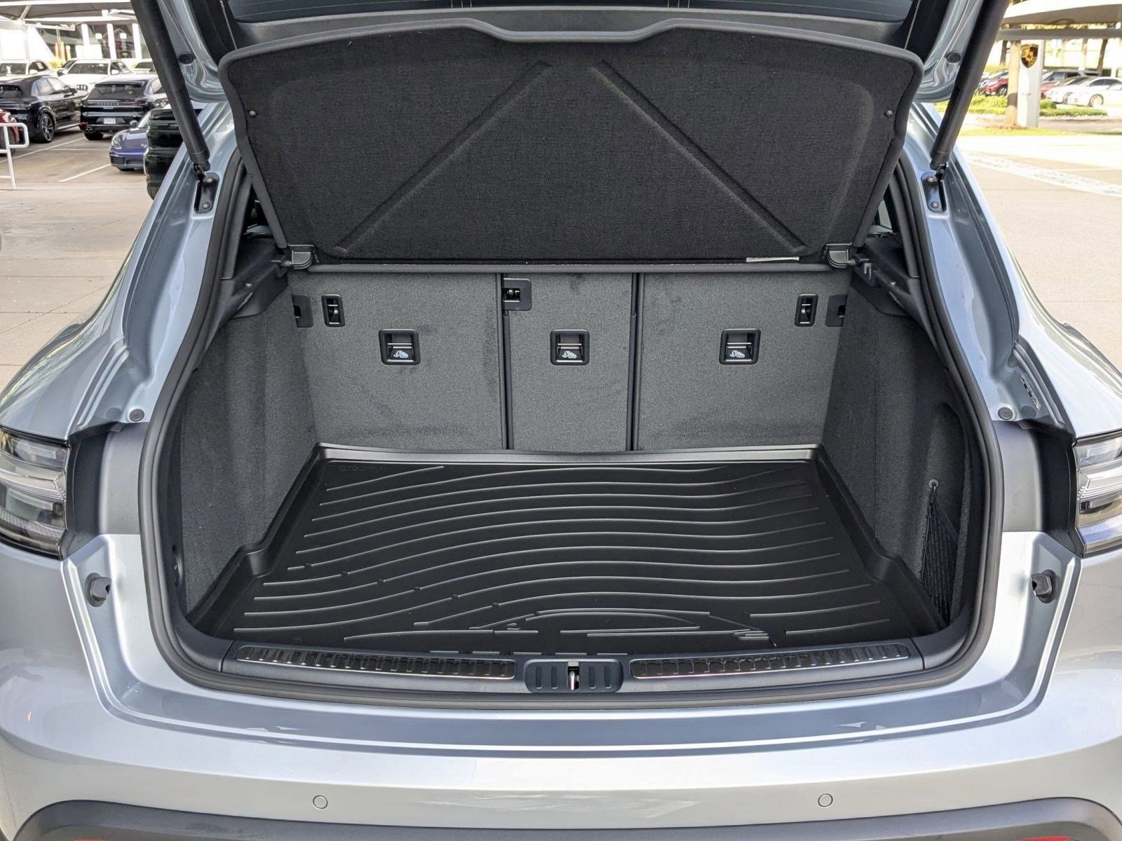 Certified 2026 Porsche Macan AWD/4WD image 23