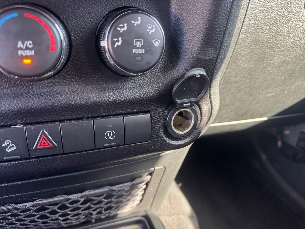 Used 2018 Jeep Wrangler Unlimited Sahara image 22