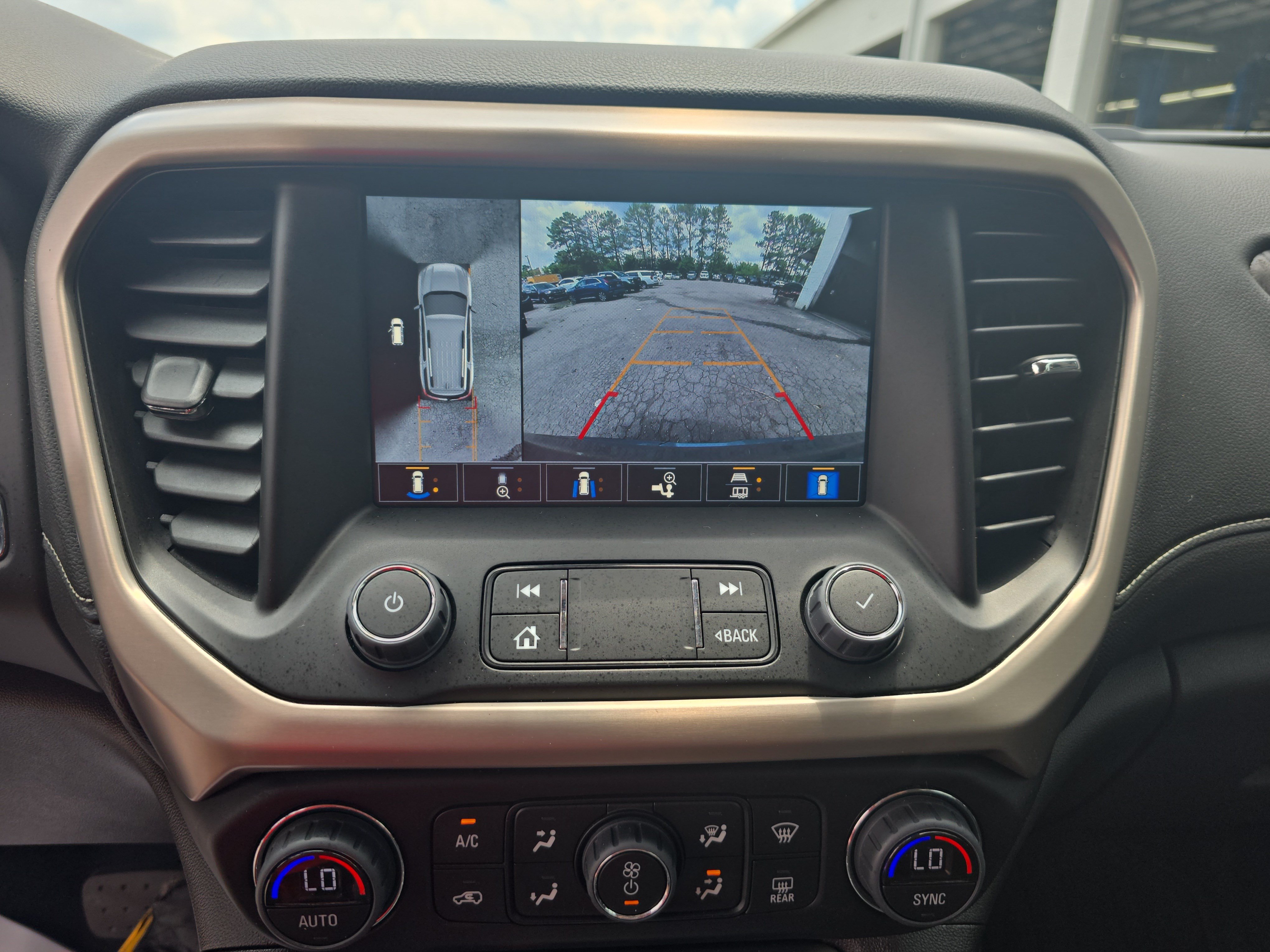 Used 2023 GMC Acadia Denali w/ Denali Ultimate Package FWD image 25