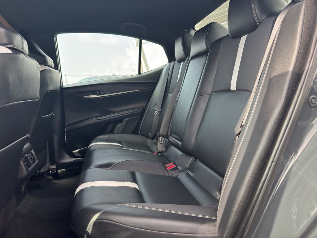 Used 2025 Toyota Camry SE image 12