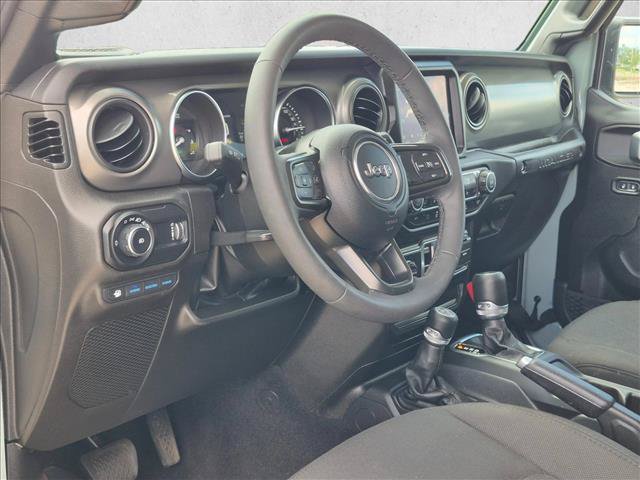Used 2023 Jeep Wrangler Unlimited w/ Cold Weather Group AWD/4WD image 9