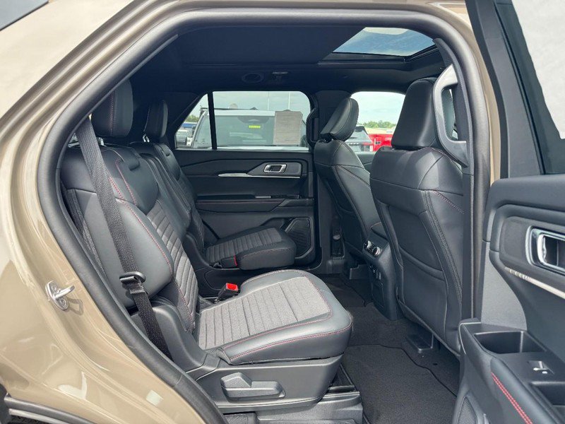 New 2026 Ford Explorer ST-Line w/ ST-Line Street Pack AWD/4WD image 5