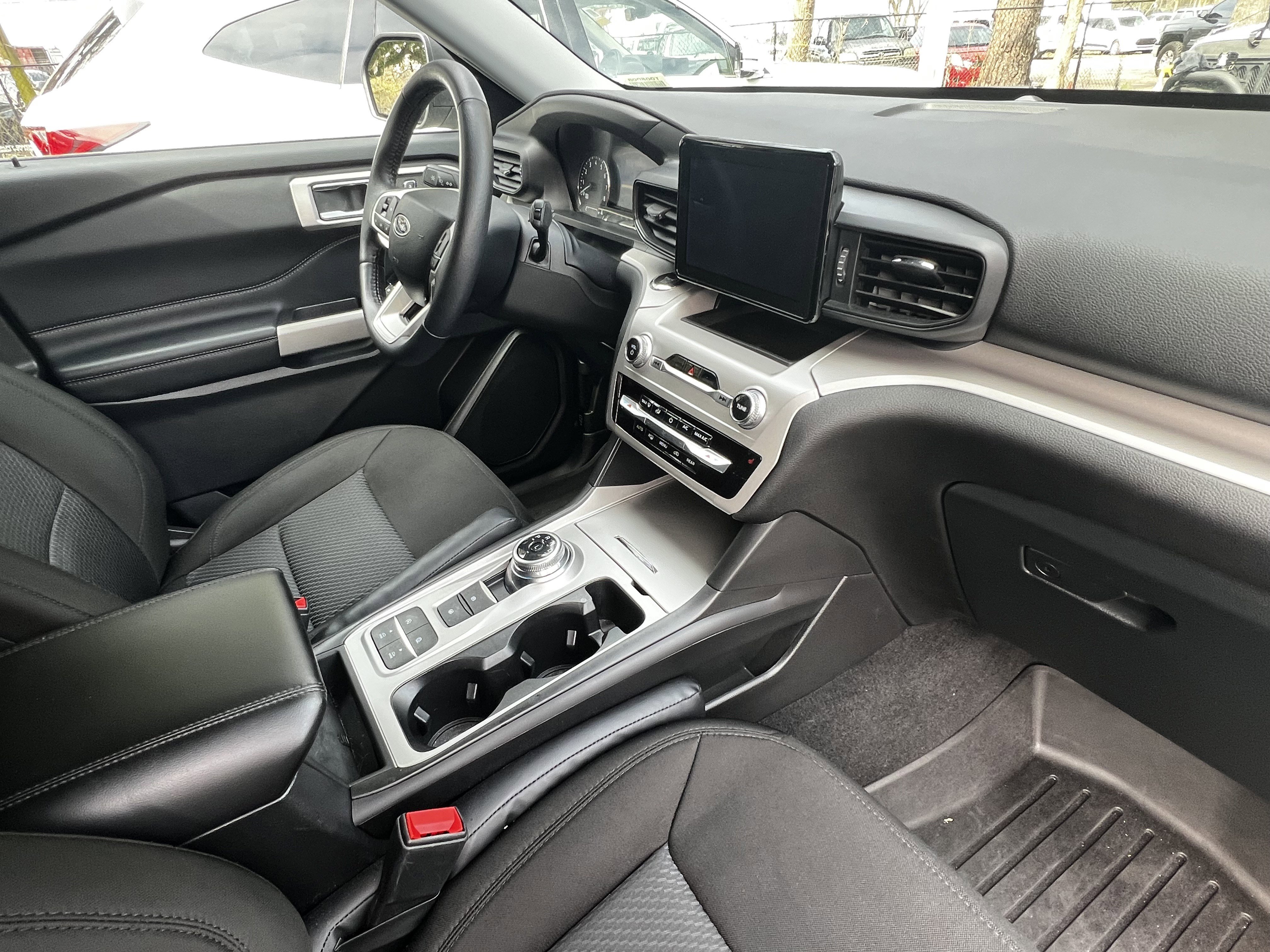 Used 2023 Ford Explorer XLT image 47