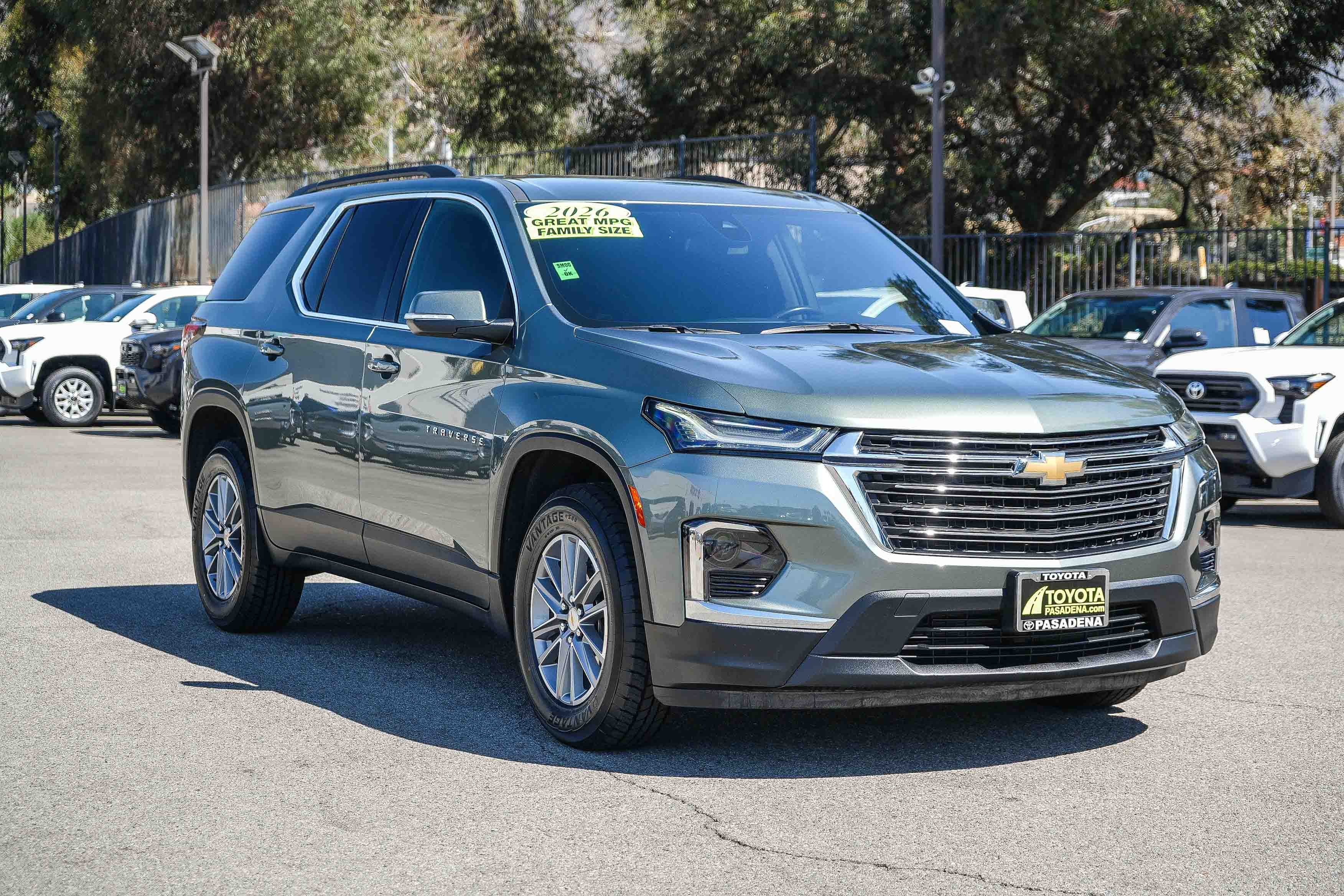 Used 2022 Chevrolet Traverse LT FWD image 3