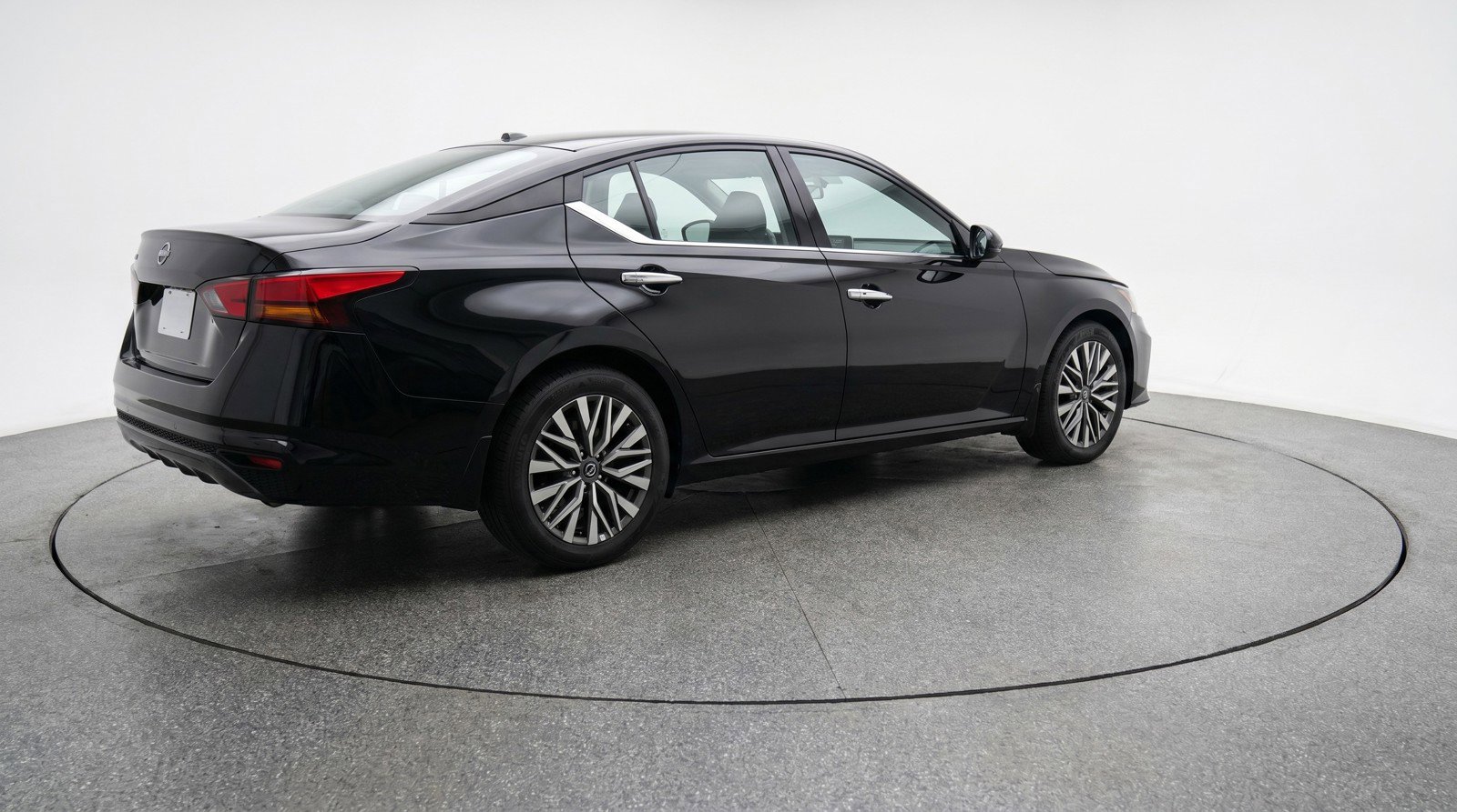 Used 2025 Nissan Altima 2.5 SV FWD image 9