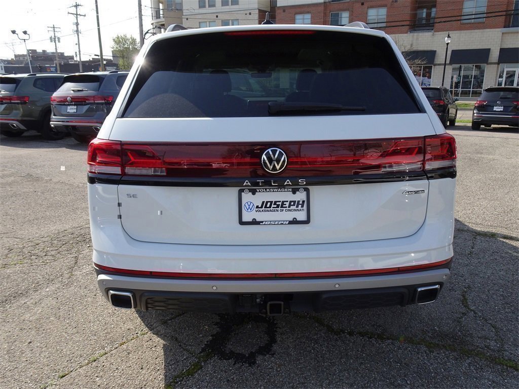 New 2025 Volkswagen Atlas Peak Edition SE image 5