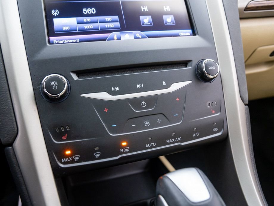 Used 2014 Ford Fusion SE w/ Equipment Group 202A image 26