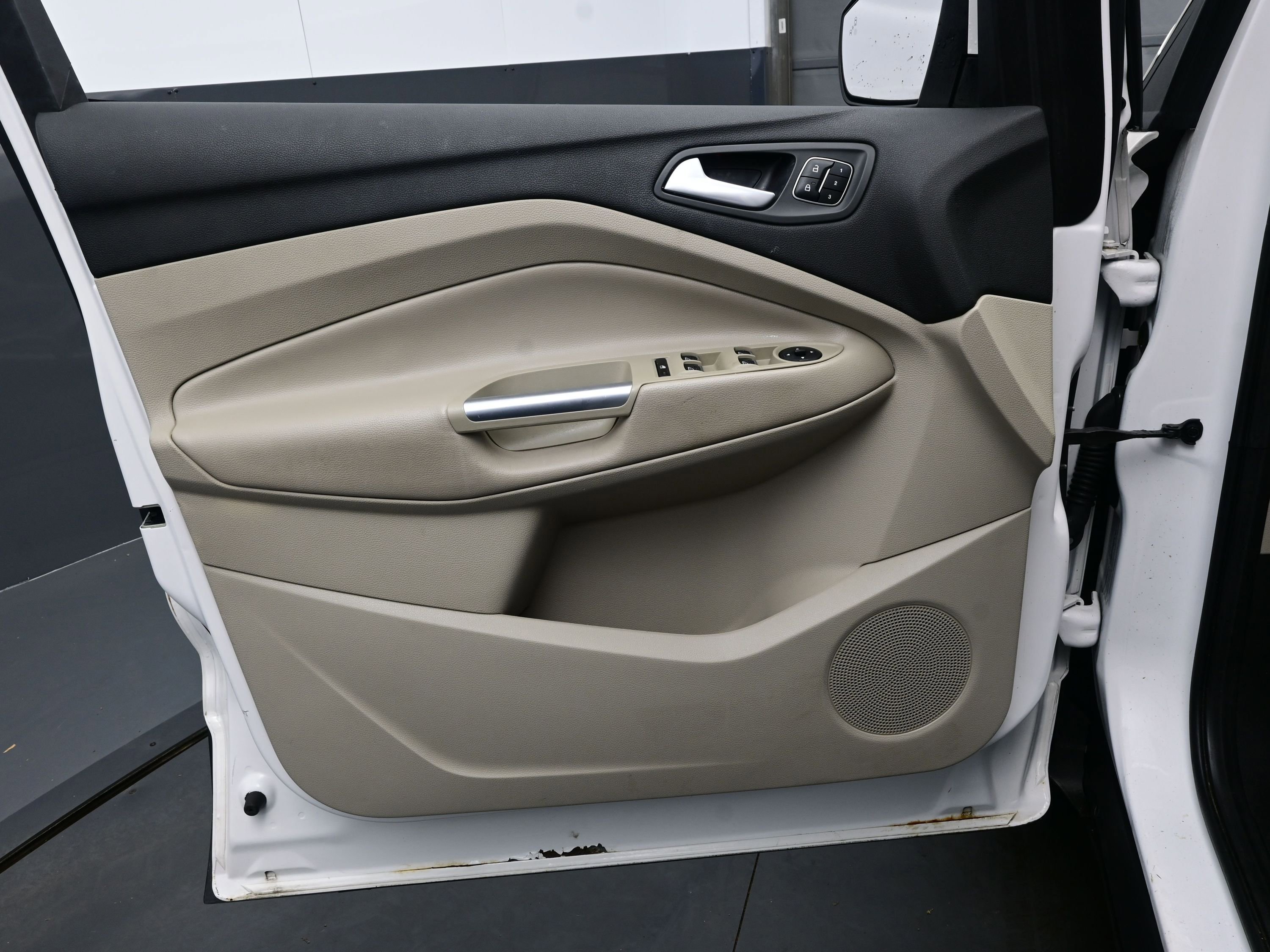 Used 2017 Ford Escape Titanium w/ Equipment Group 301A image 9