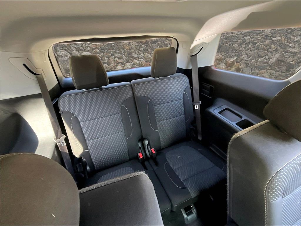 Used 2021 GMC Acadia SLE image 26