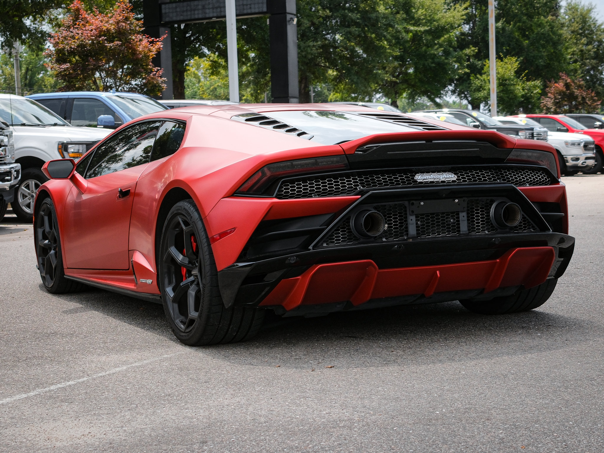 Used 2021 Lamborghini Huracan EVO RWD image 8