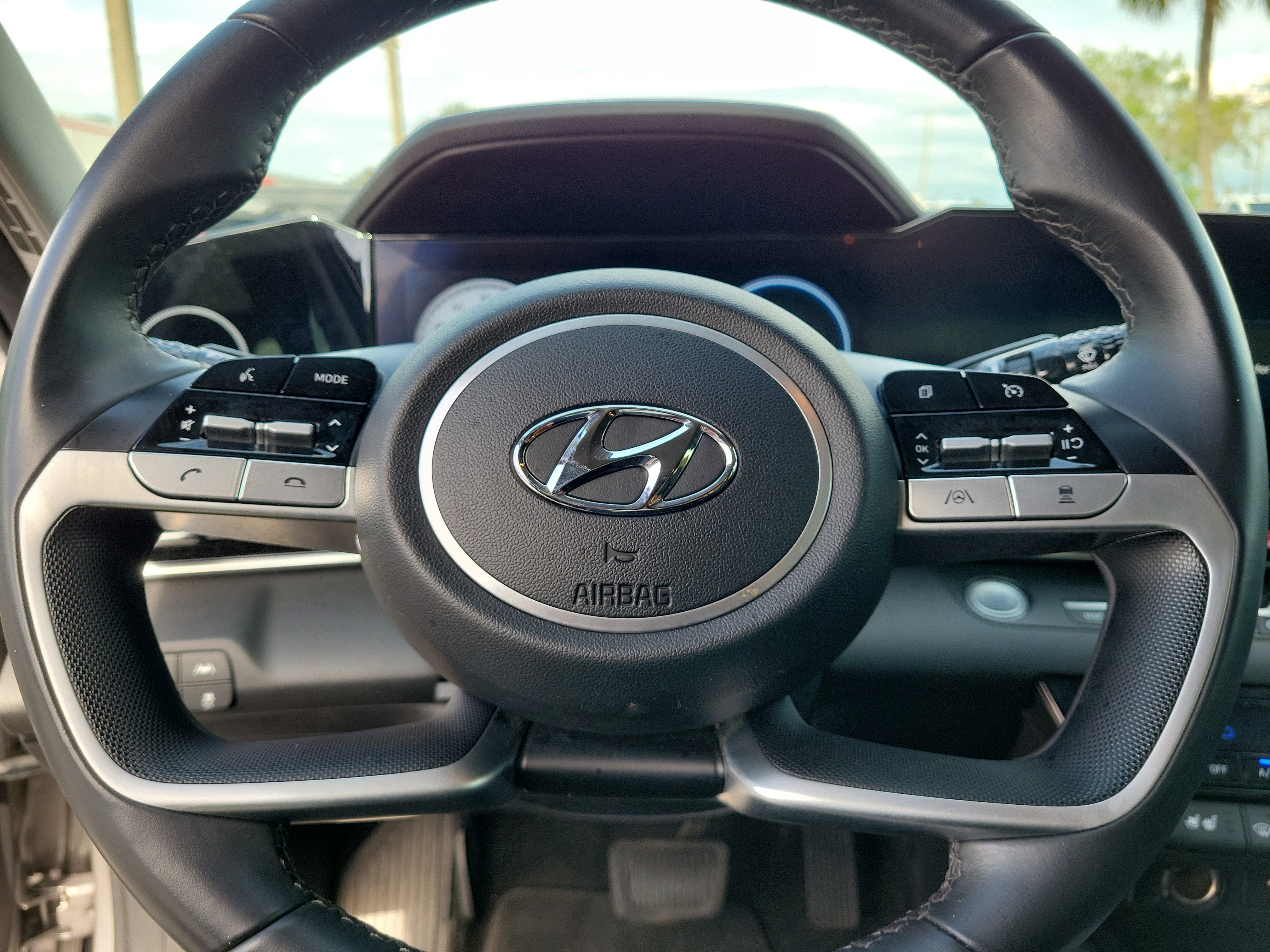 Used 2023 Hyundai Elantra Limited FWD image 18