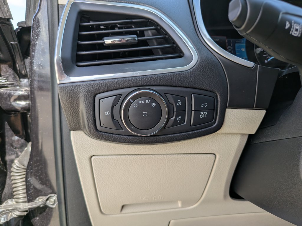Used 2020 Ford Edge Titanium FWD image 29