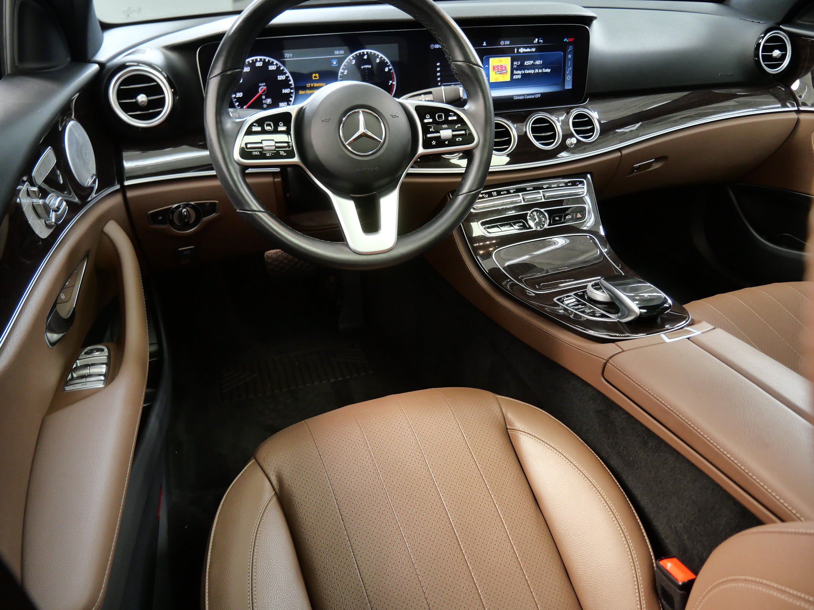 Used 2020 Mercedes-Benz E 350 4MATIC Sedan image 2