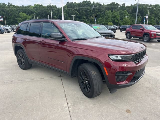 Used 2025 Jeep Grand Cherokee Altitude AWD/4WD image 34