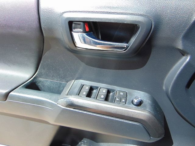 Used 2018 Toyota Tacoma TRD Sport AWD/4WD image 20