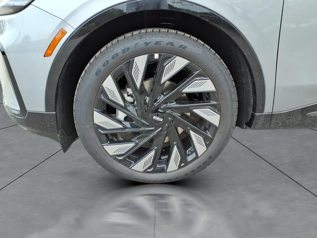 New 2025 Lincoln Nautilus Reserve w/ Jet Appearance Package AWD/4WD image 12