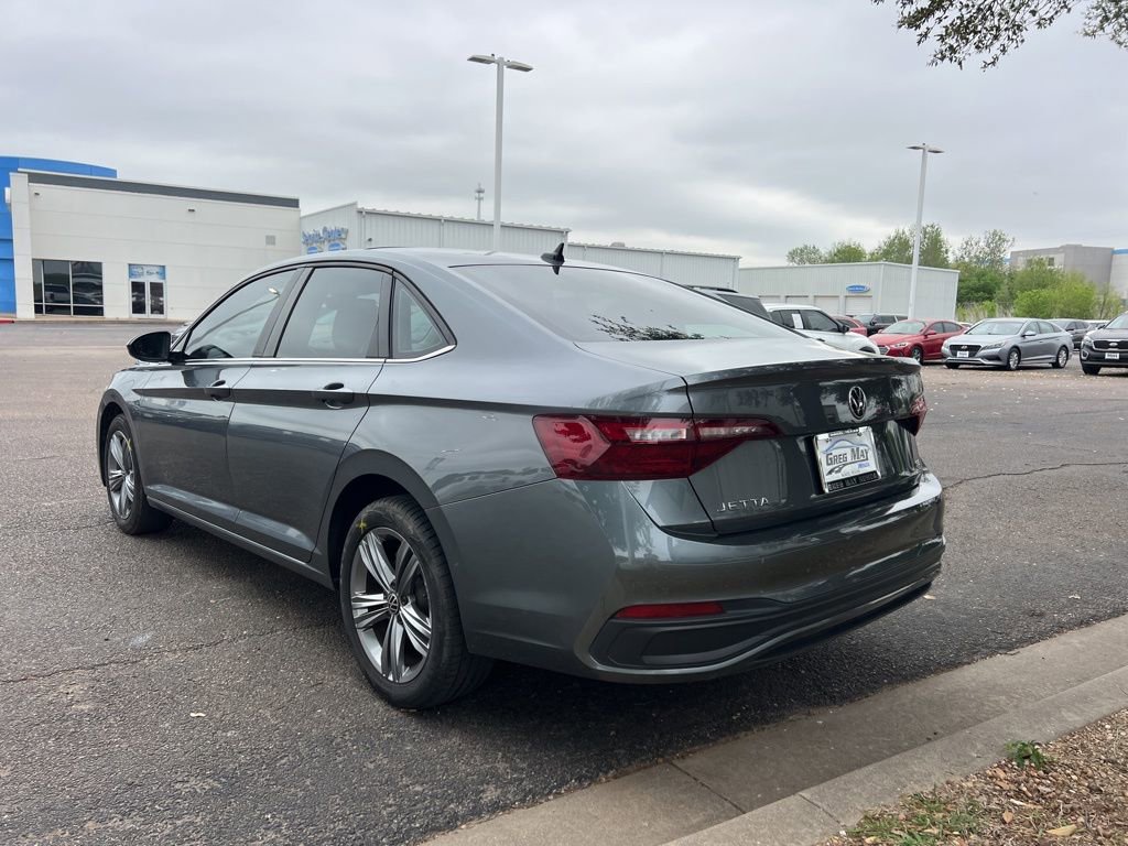 Used 2024 Volkswagen Jetta SE w/ Panoramic Sunroof Package image 5