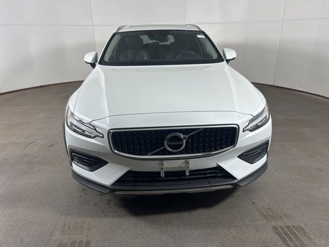 Used 2020 Volvo V60 T5 Cross Country w/ Protection Package Premier image 2