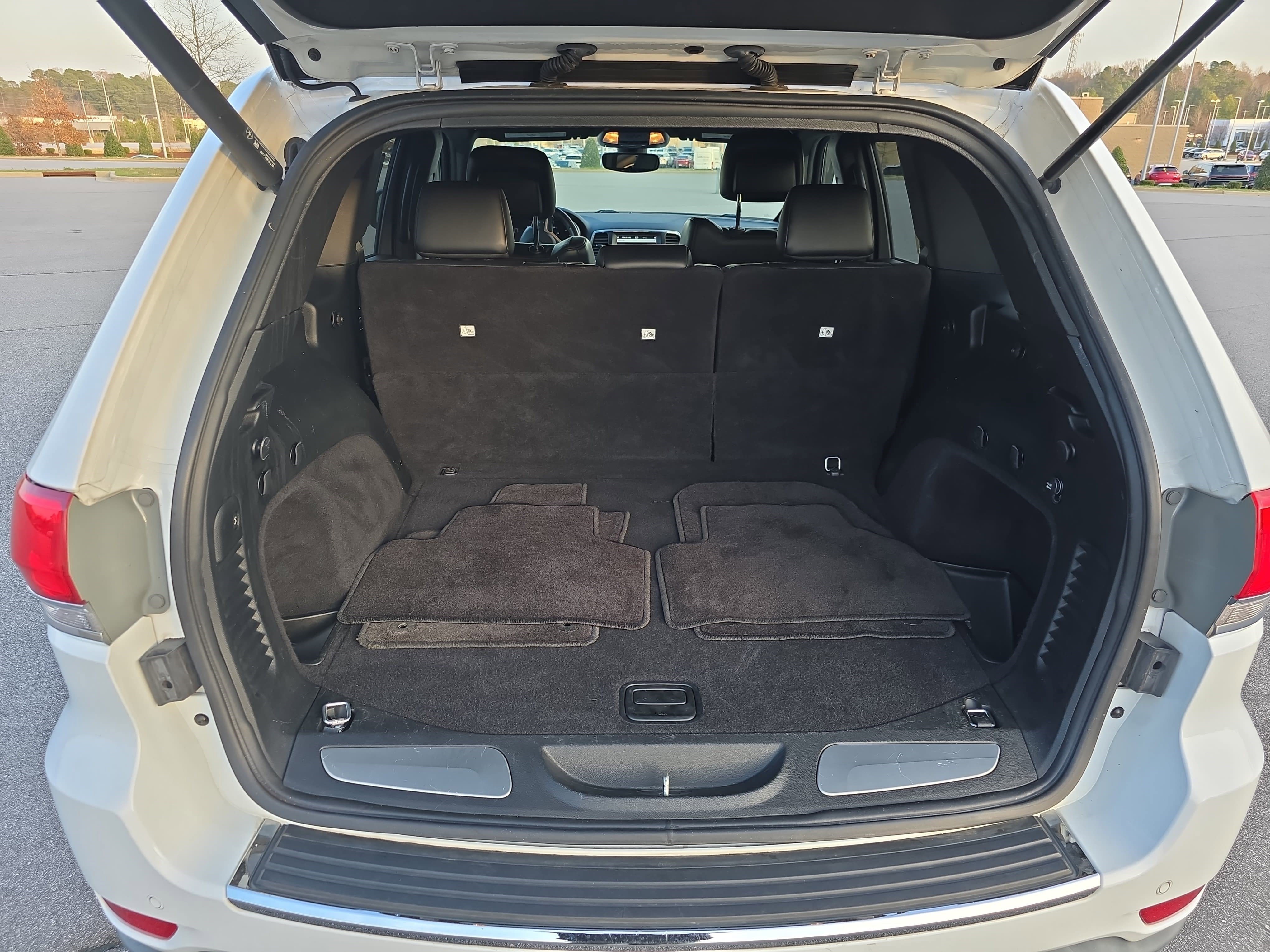 Used 2018 Jeep Grand Cherokee Limited image 12