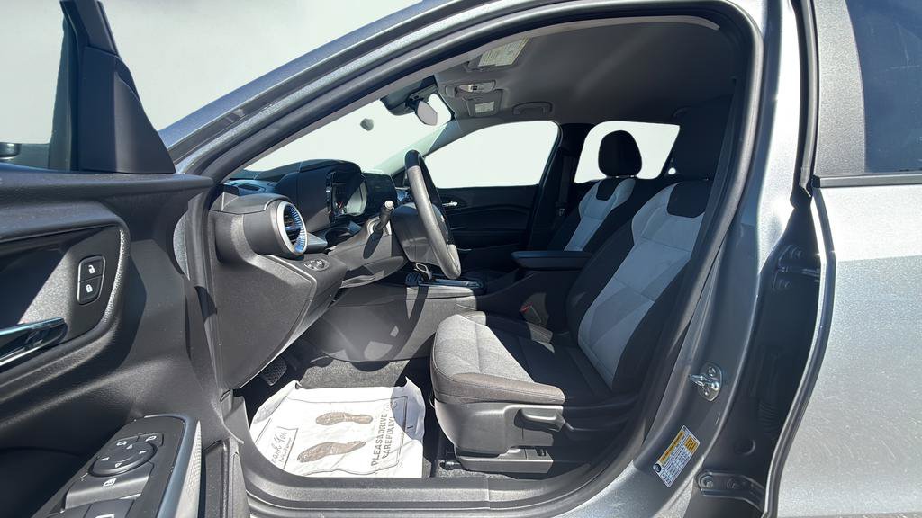 Used 2024 Chevrolet Trax LS w/ LS Convenience Package FWD image 21