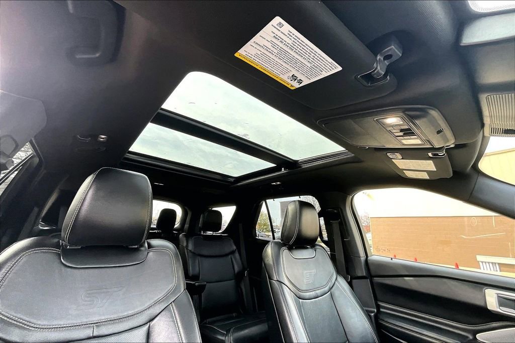 Used 2020 Ford Explorer ST w/ Premium Technology Package image 23