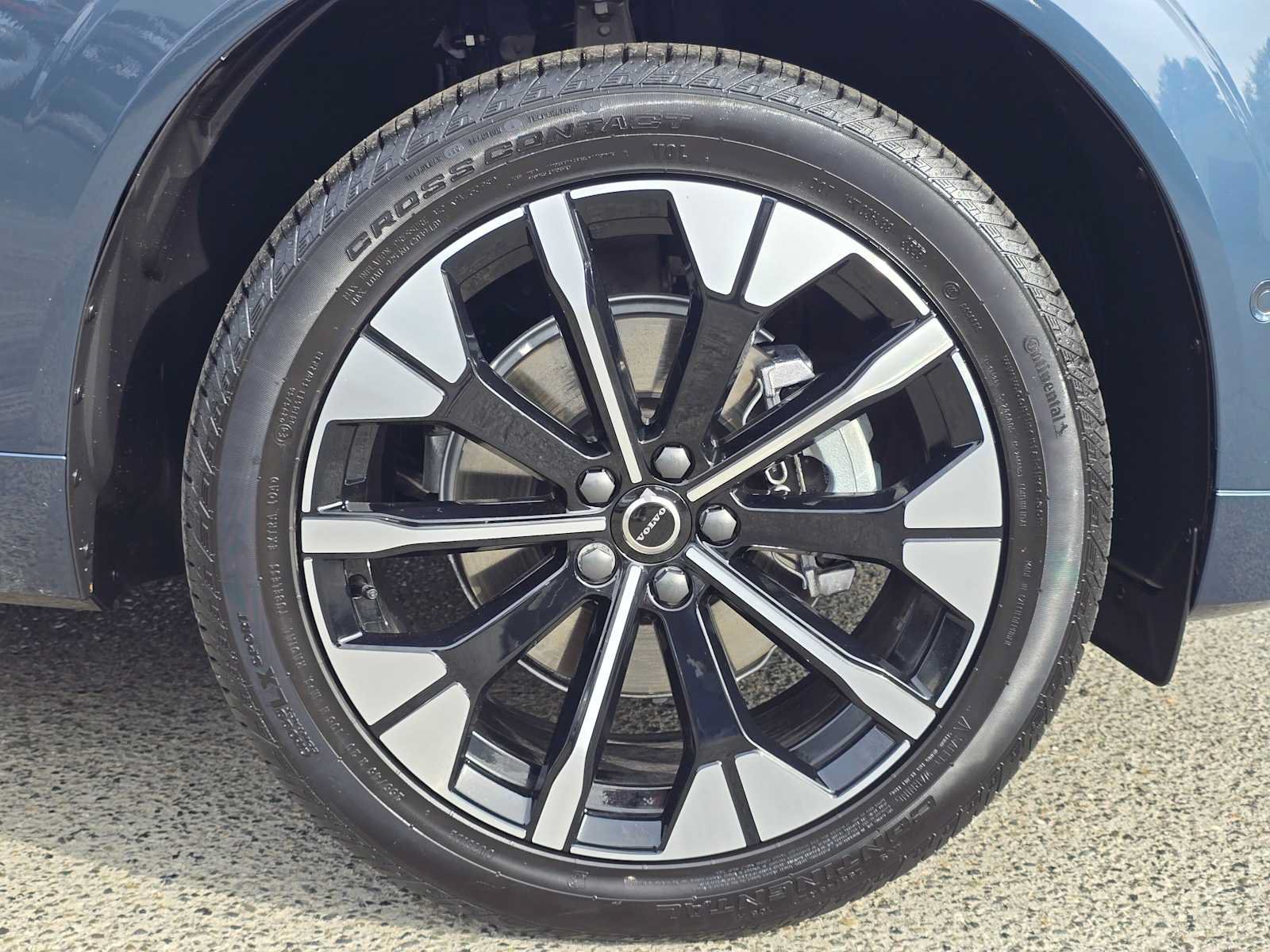 Used 2026 Volvo XC60 B5 Plus w/ Protection Package Premier AWD/4WD image 9