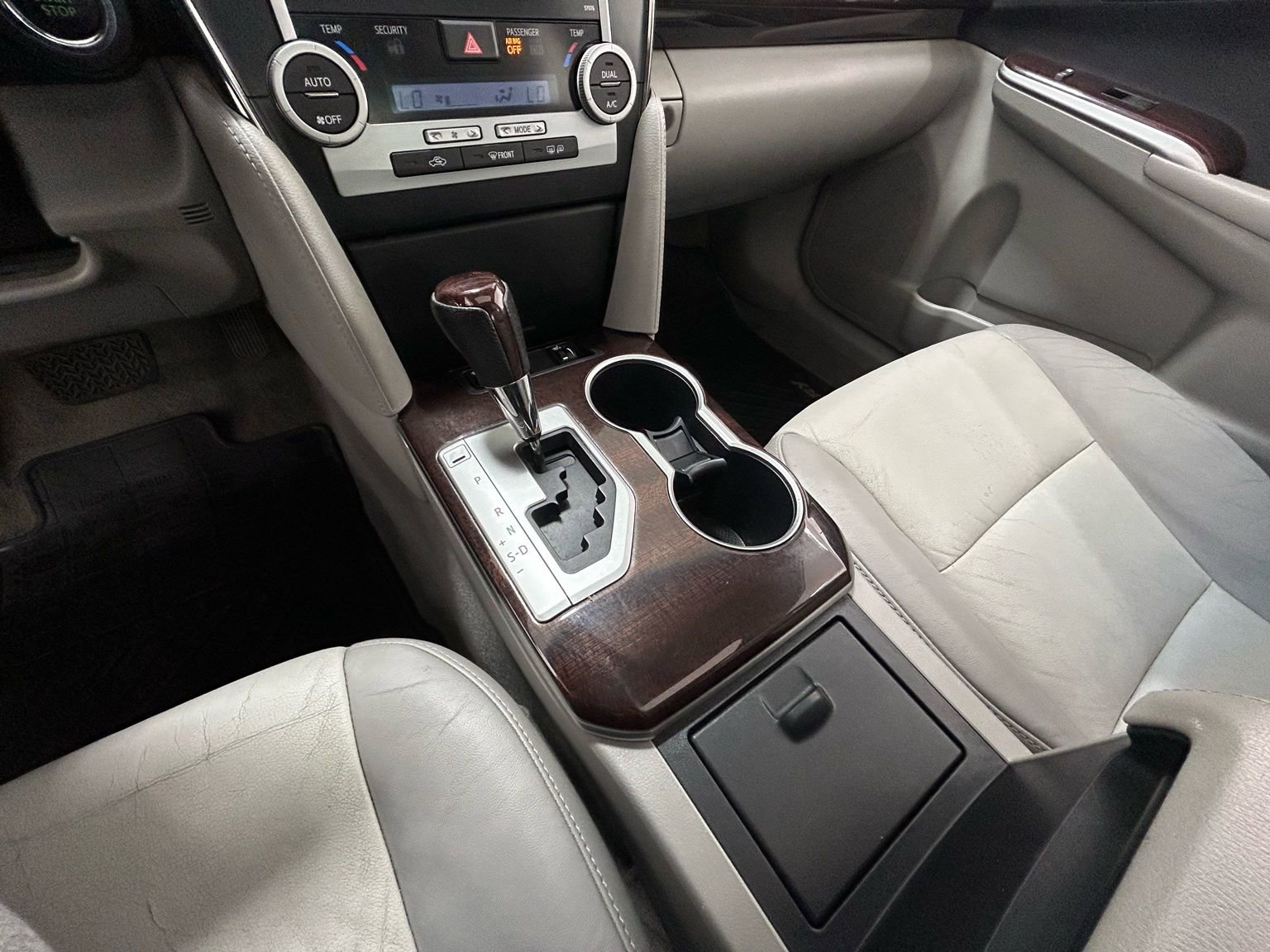 Used 2013 Toyota Camry XLE w/ Leather Pkg image 22