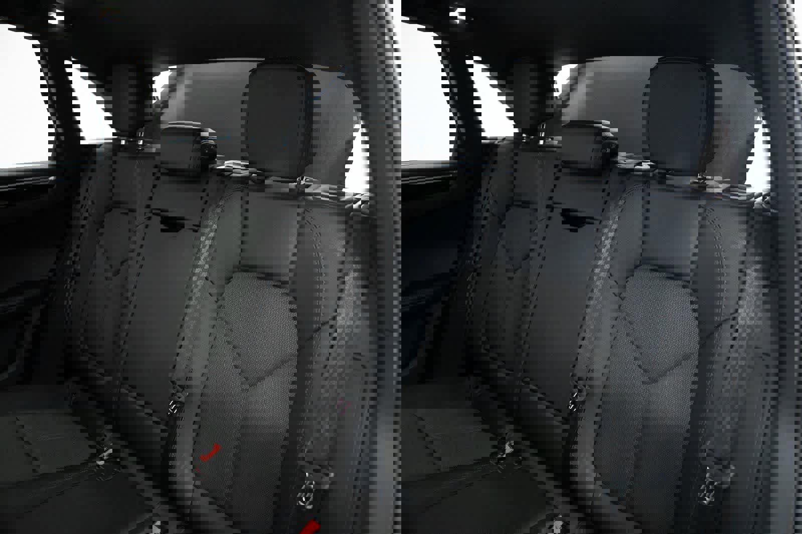 Certified 2023 Porsche Macan image 30