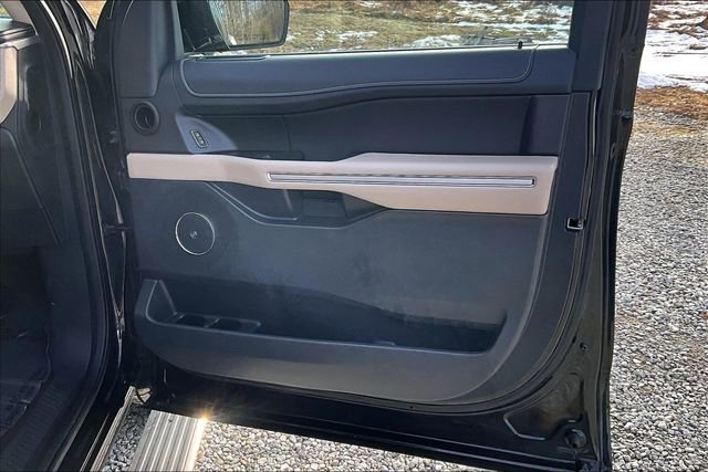Used 2024 Ford Expedition Max Limited image 24