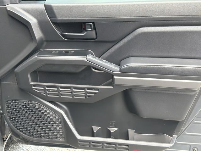 Used 2025 Toyota Tacoma SR5 AWD/4WD image 16