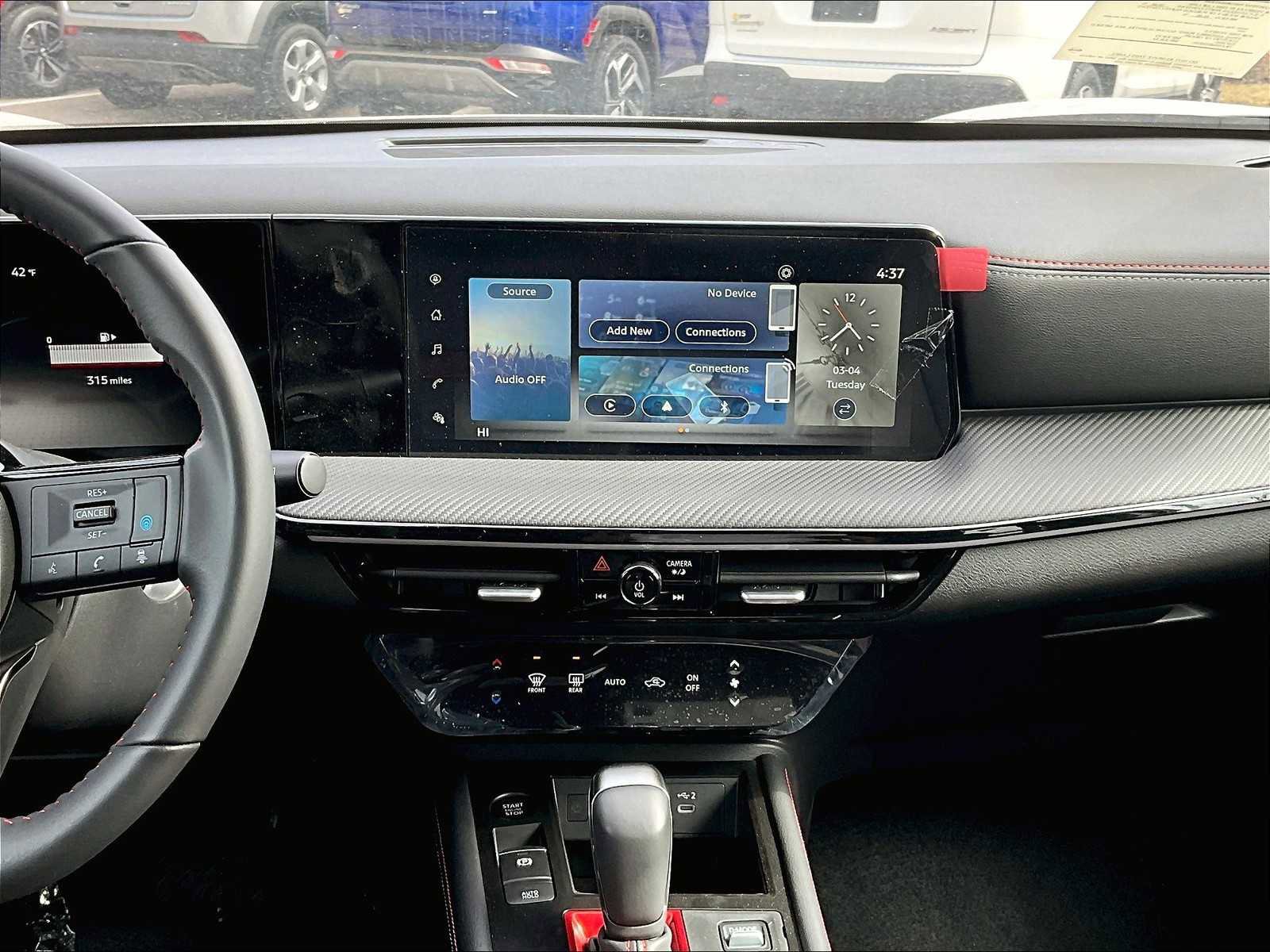 New 2025 Nissan Kicks SR image 13