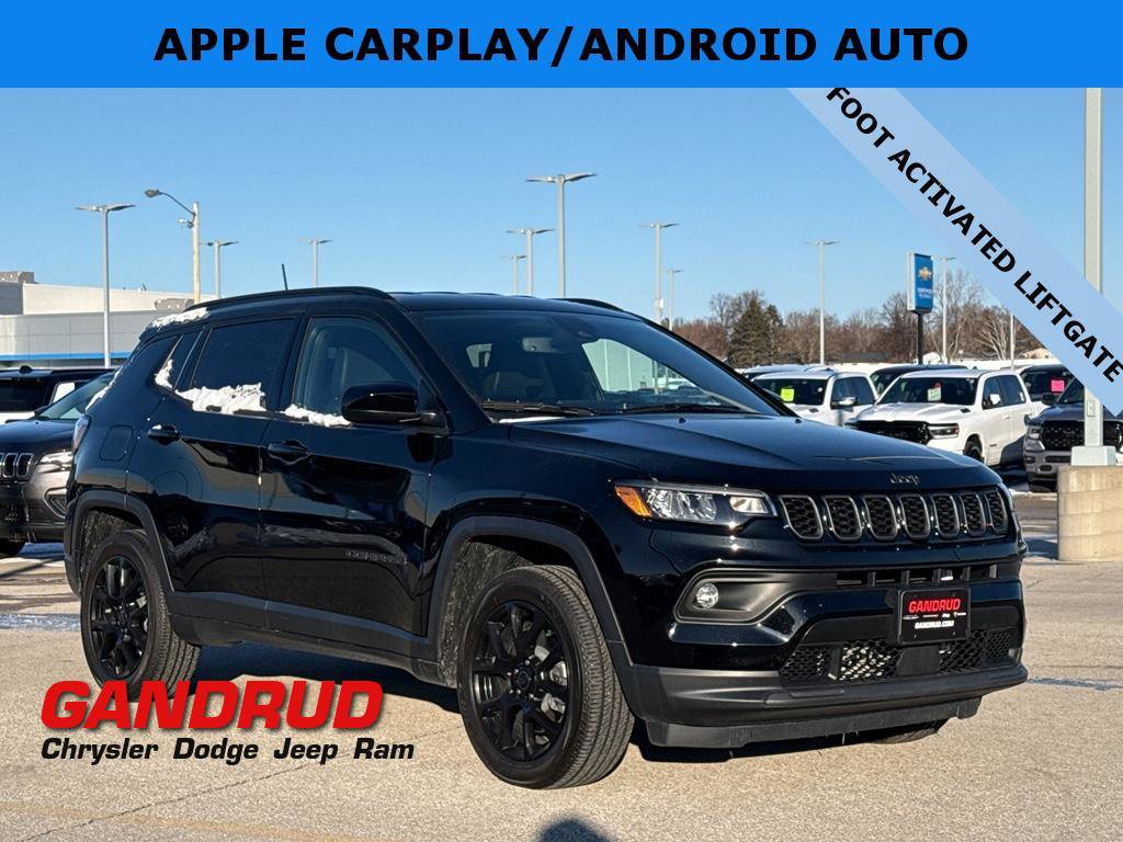 Used 2025 Jeep Compass Latitude w/ Convenience Group image 1