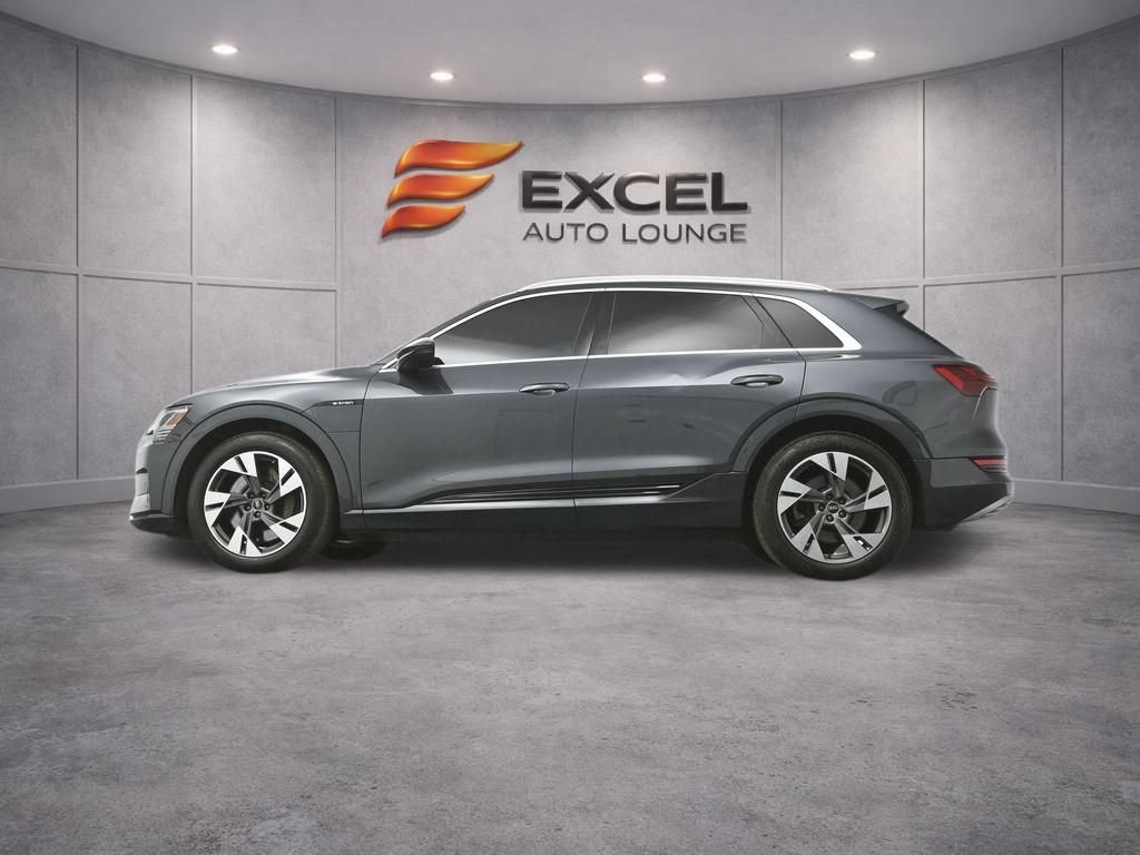Used 2022 Audi e-tron Premium AWD/4WD image 44
