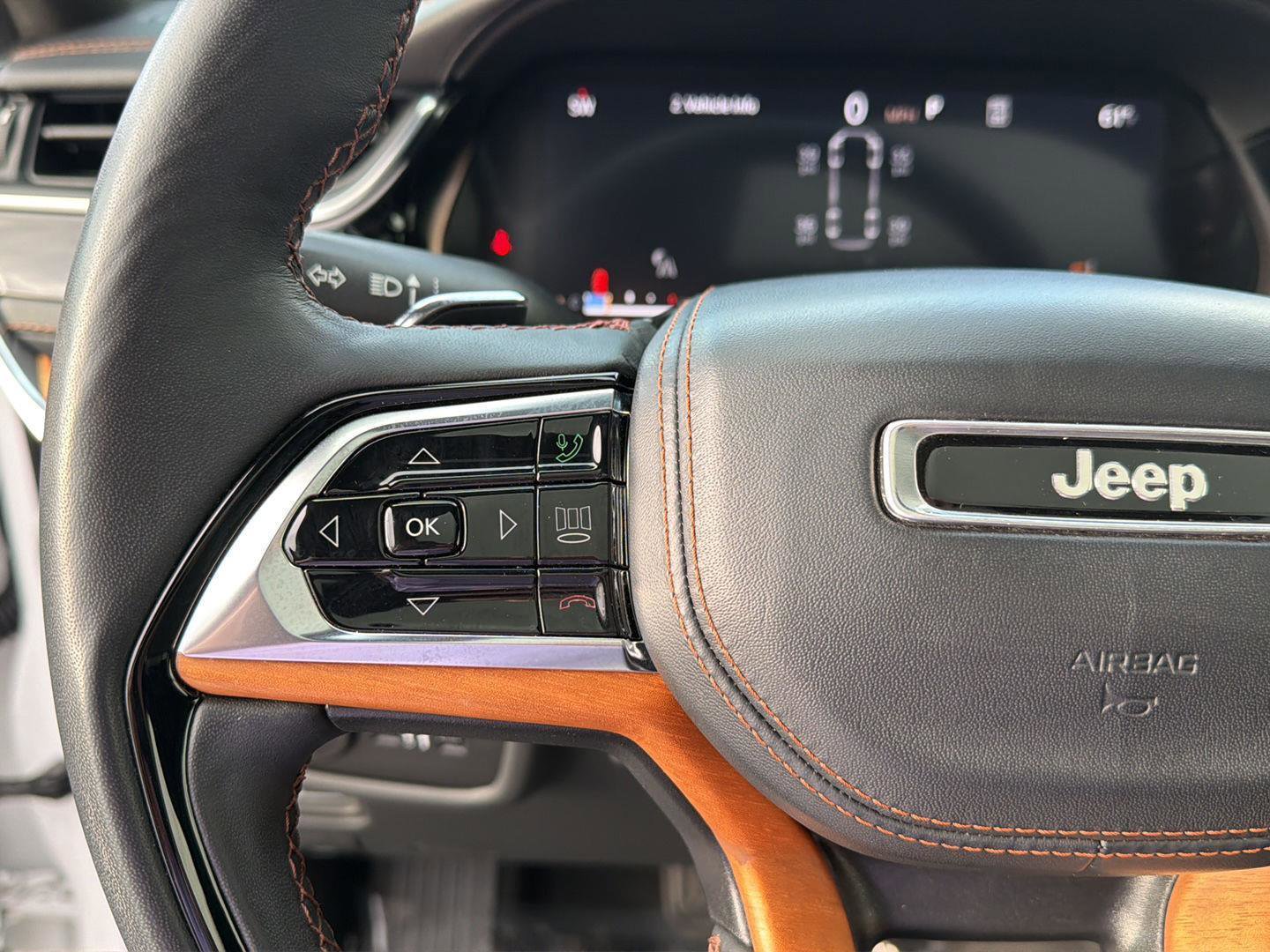 Used 2024 Jeep Grand Cherokee L Summit AWD/4WD image 23