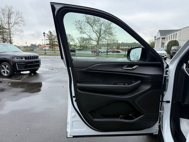 Certified 2024 Jeep Grand Cherokee L Altitude AWD/4WD image 25