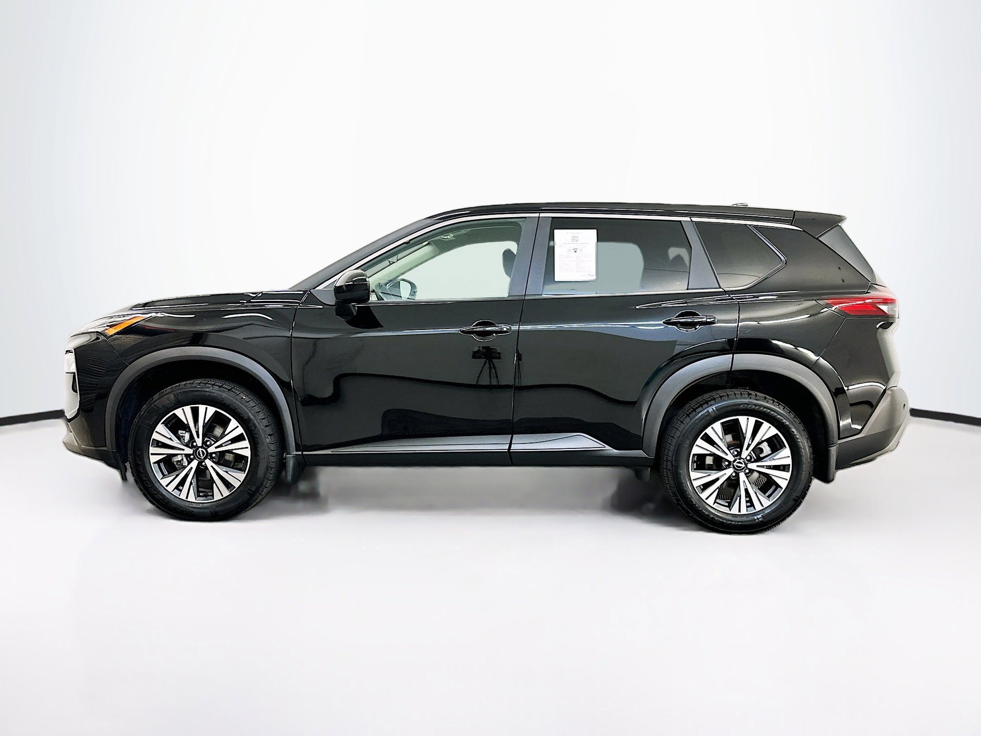 Used 2023 Nissan Rogue SV AWD/4WD image 4