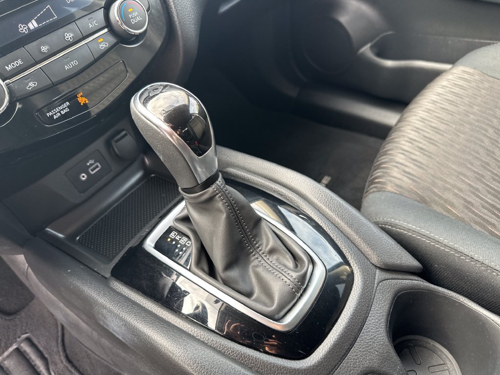 Used 2018 Nissan Rogue SV AWD/4WD image 14