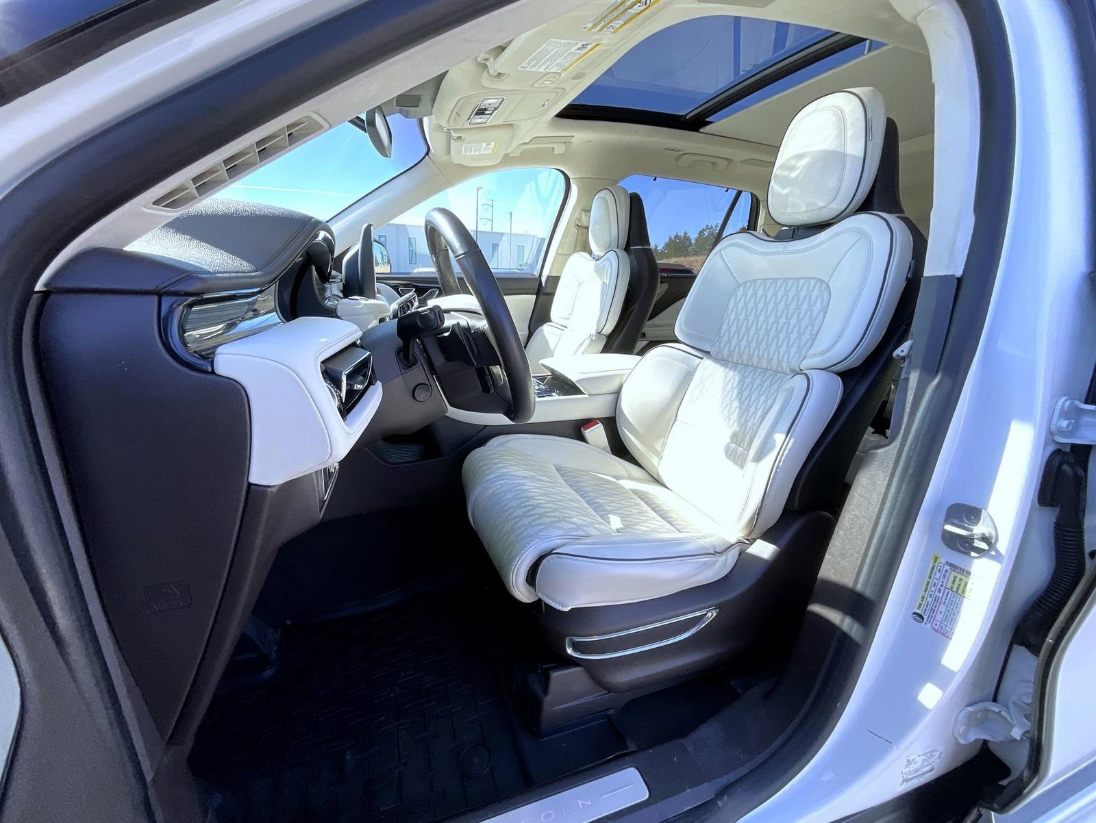 Used 2020 Lincoln Aviator Black Label w/ Dynamic Handling Package image 11