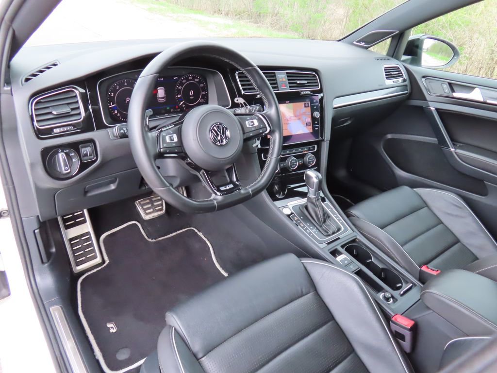 Used 2018 Volkswagen Golf R 4-Door image 25