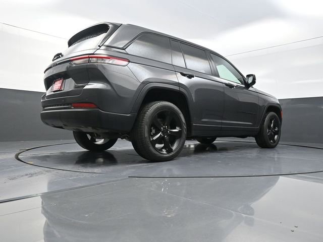 Used 2025 Jeep Grand Cherokee Limited w/ Black Appearance Package AWD/4WD image 38