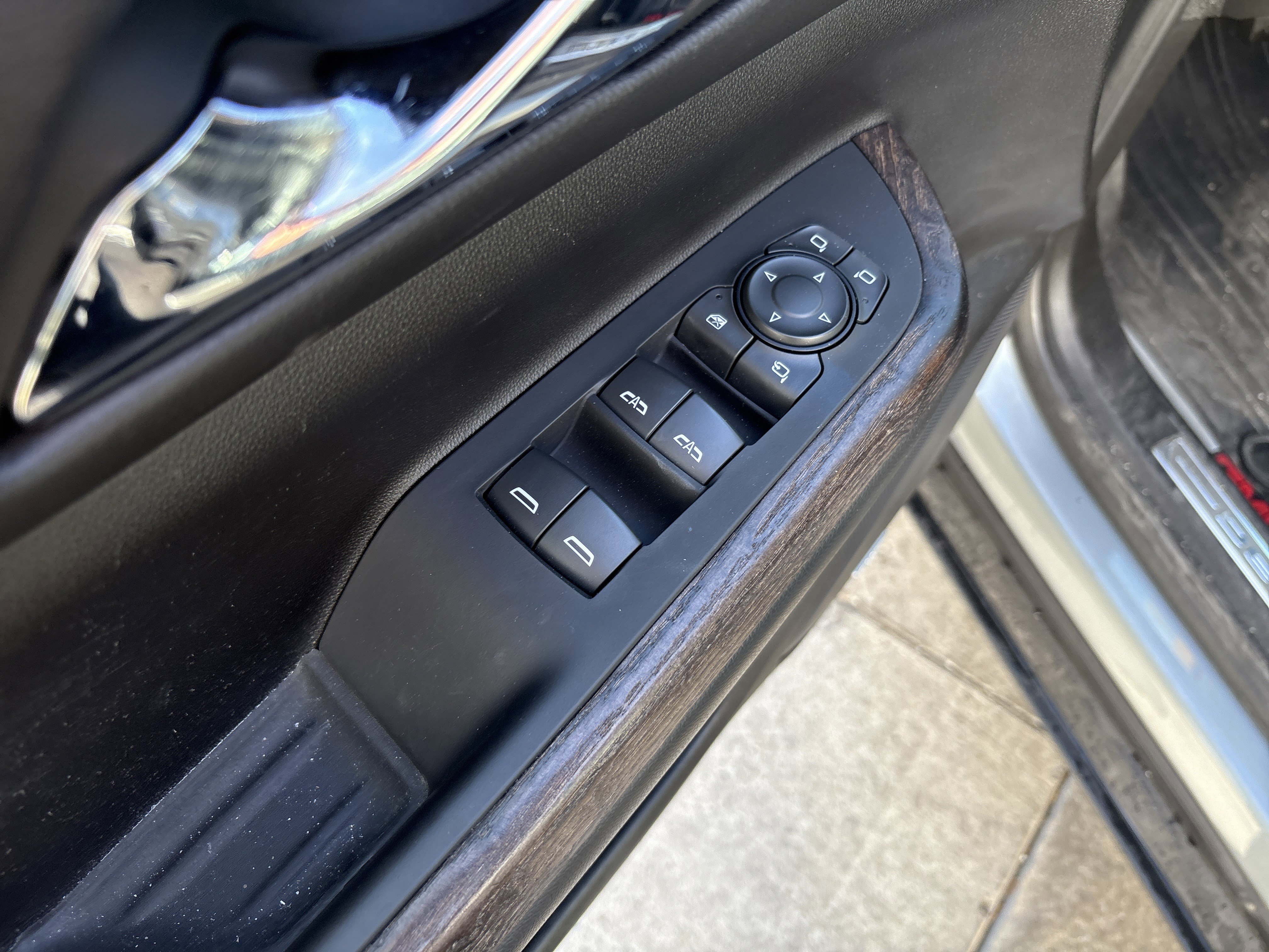 Used 2023 GMC Acadia Denali w/ Denali Technology Package image 15