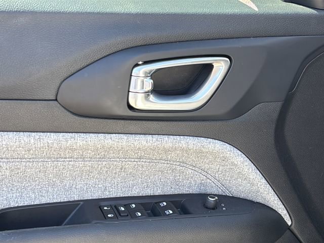 Used 2024 Jeep Compass Sport image 16