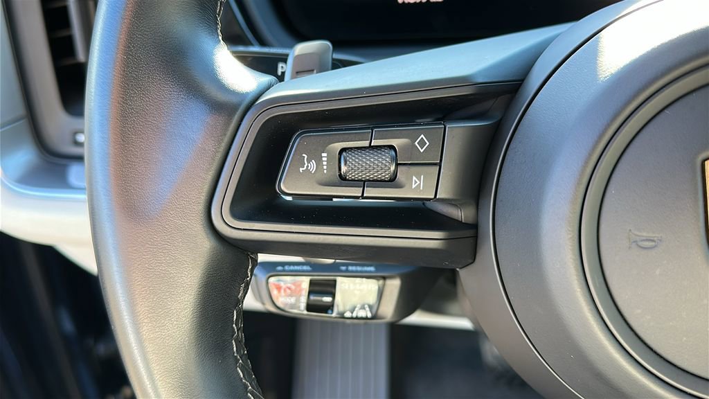 Used 2024 Porsche Cayenne Coupe image 13