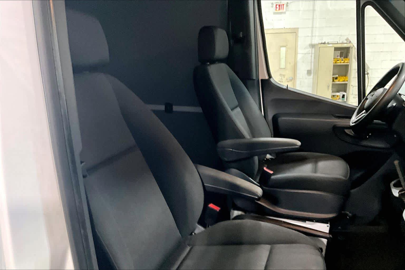 Used 2021 Mercedes-Benz Sprinter 2500 image 9
