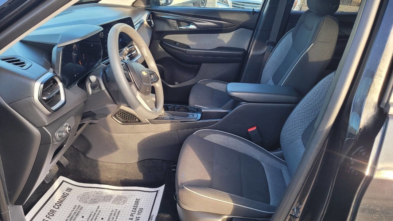 Used 2025 Chevrolet TrailBlazer LT w/ Driver Confidence Package image 9