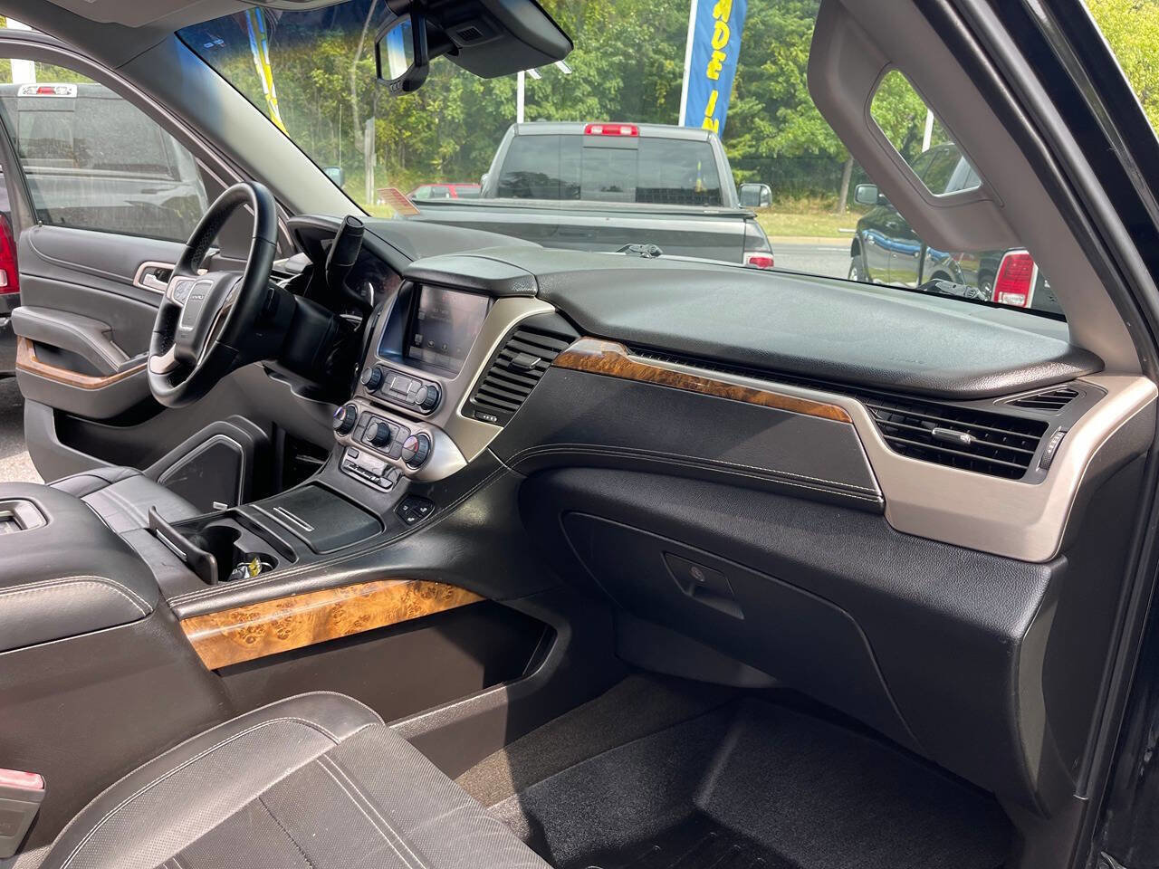 Used 2015 GMC Yukon XL Denali w/ Premium Package image 37